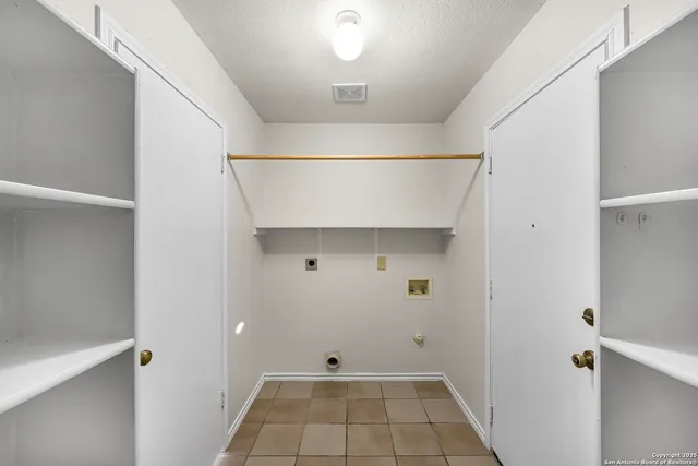 a view of utility room