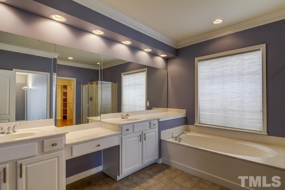 8128 Sommerwell Street Raleigh, NC 27613 - Photo 9 of 25 Gallery Image 9