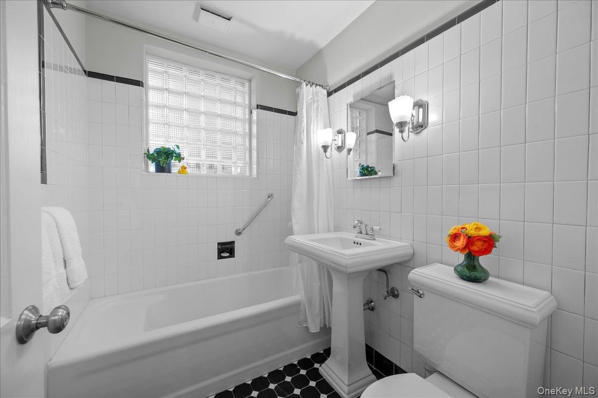 55 Argyle Road Scarsdale, NY 10583 - Photo 29 of 44 Gallery Image 29