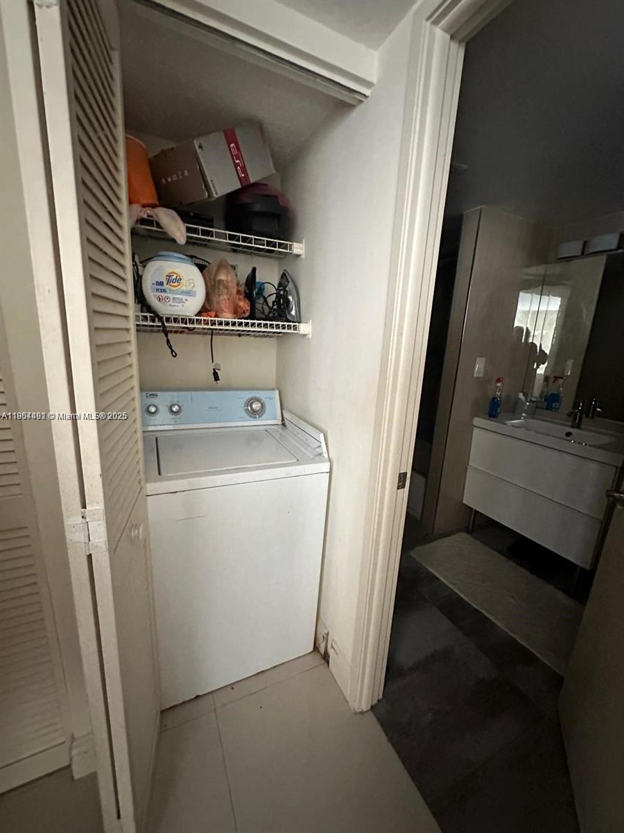 210 174th Street, Unit 2202 Sunny Isles Beach, FL 33160 - Photo 9 of 12 a utility room with dryer and washer