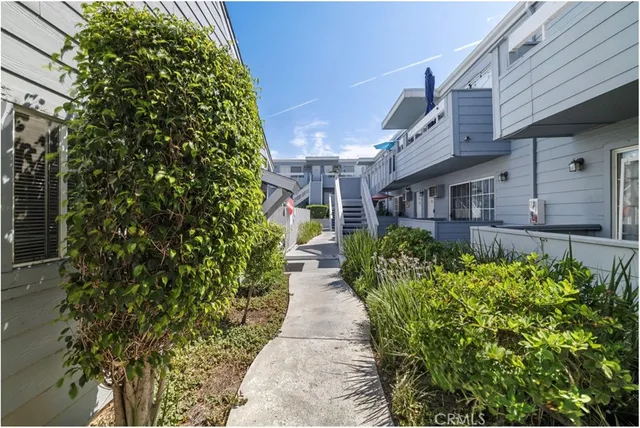 a view of a pathway with house on both side