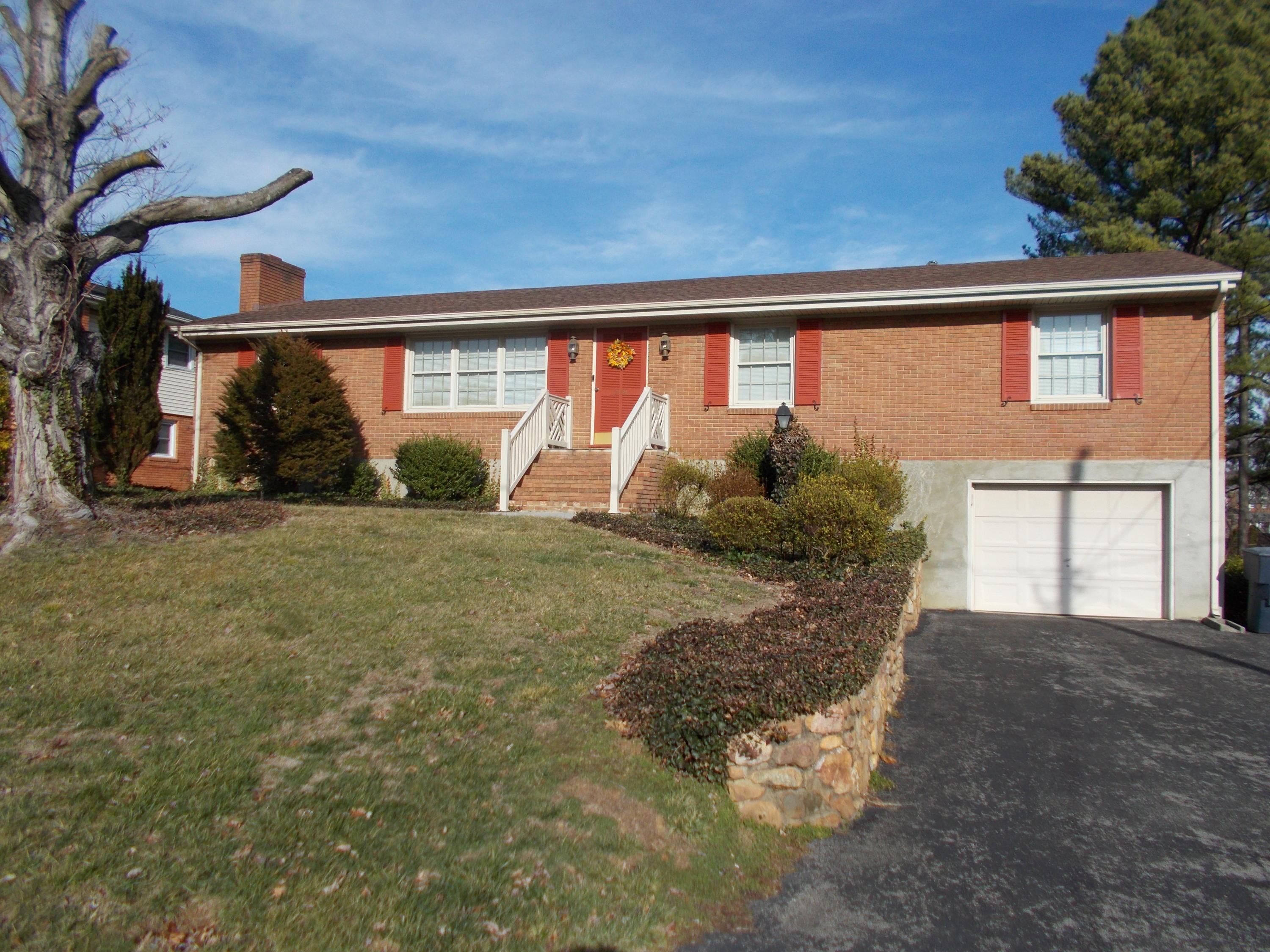 2439 Bermuda Road Northwest Roanoke, VA 24017 - Photo 1 of 46 DSCN6323
