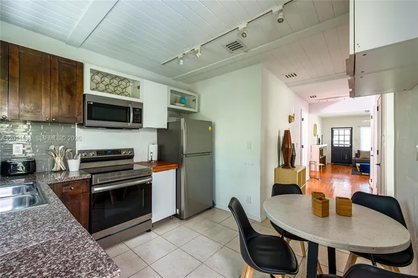 $5,200 | 3655 Oak Avenue, Unit 3655, Miami, FL 33133