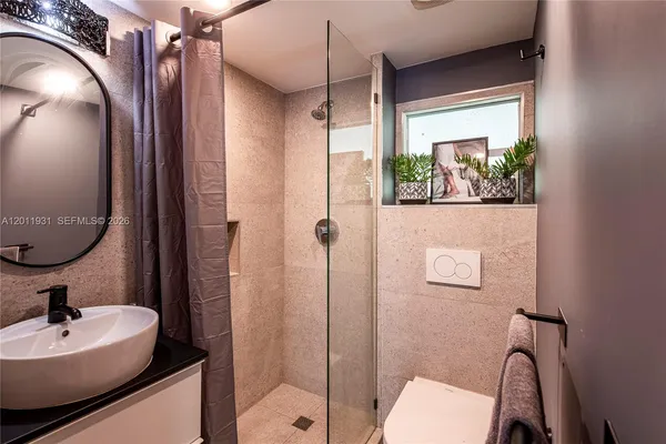 $5,200 | 3655 Oak Avenue, Unit 3655, Miami, FL 33133