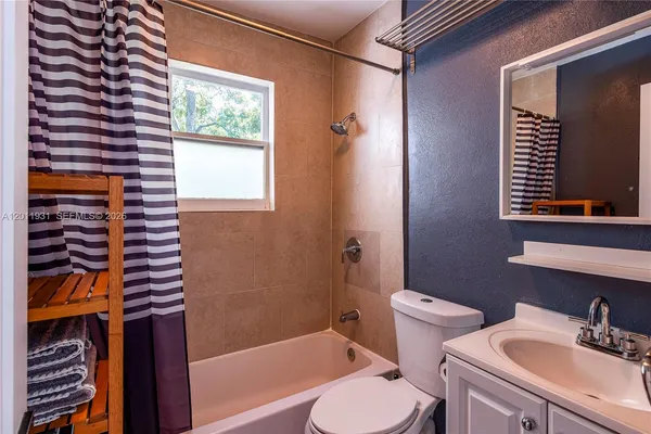 $5,200 | 3655 Oak Avenue, Unit 3655, Miami, FL 33133