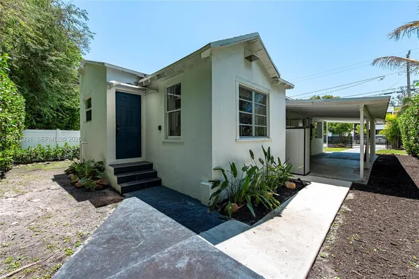 $5,200 | 3655 Oak Avenue, Unit 3655, Miami, FL 33133