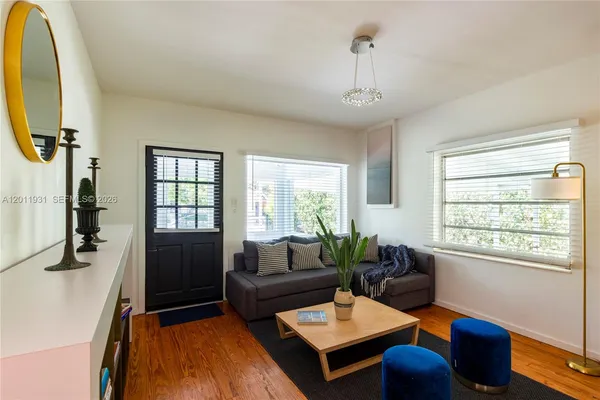 $5,200 | 3655 Oak Avenue, Unit 3655, Miami, FL 33133