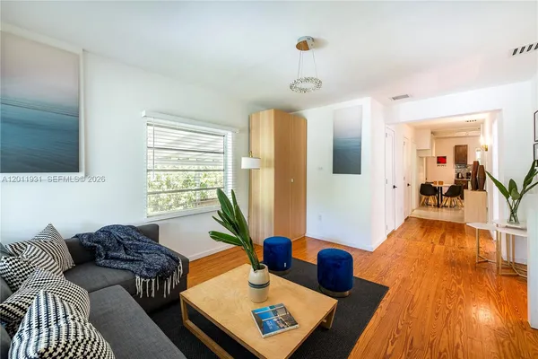 $5,200 | 3655 Oak Avenue, Unit 3655, Miami, FL 33133
