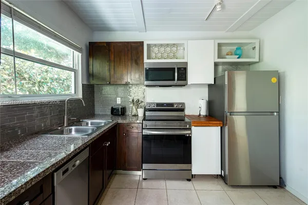 $5,200 | 3655 Oak Avenue, Unit 3655, Miami, FL 33133