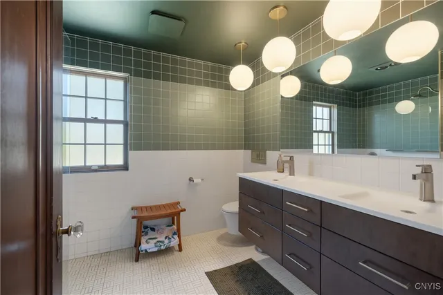 $389,900 | 514 Sedgwick Drive, Syracuse, NY 13203