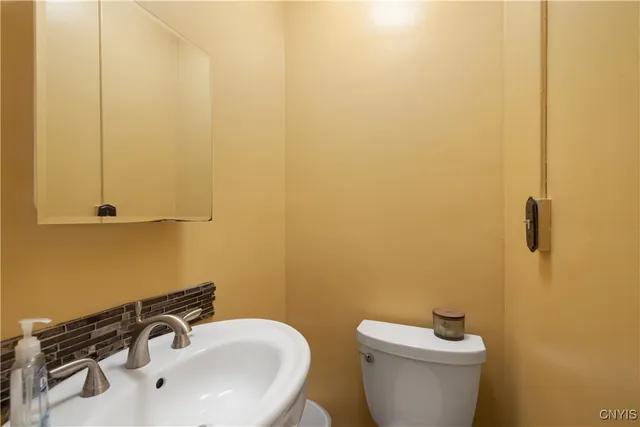 $389,900 | 514 Sedgwick Drive, Syracuse, NY 13203