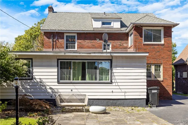 $389,900 | 514 Sedgwick Drive, Syracuse, NY 13203