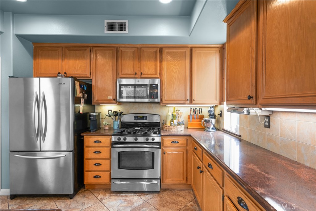 1575 River Wood Court Simi Valley, CA 93063 - Photo 13 of 44