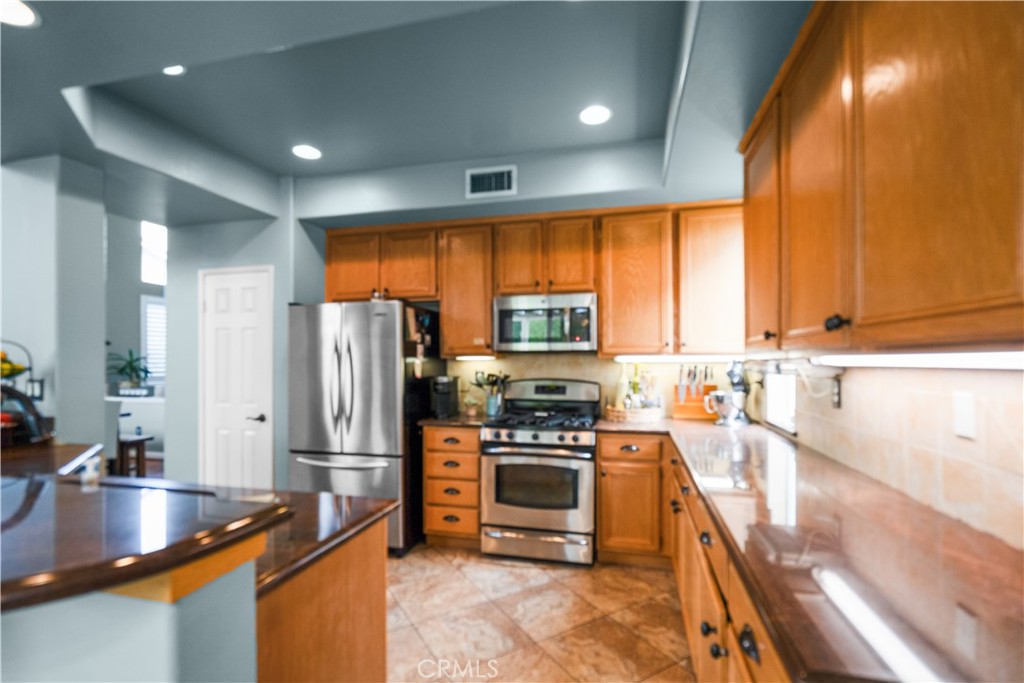 1575 River Wood Court Simi Valley, CA 93063 - Photo 15 of 44