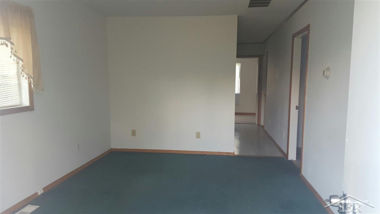 3320 Hemphill Road Burton, MI 48529 - Photo 3 of 9 31254942-2.JPG