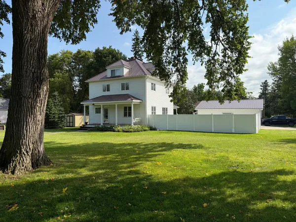 $249,900 | 811 East Division Street, Elbow Lake, MN 56531