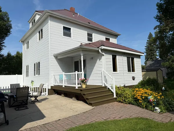 $249,900 | 811 East Division Street, Elbow Lake, MN 56531