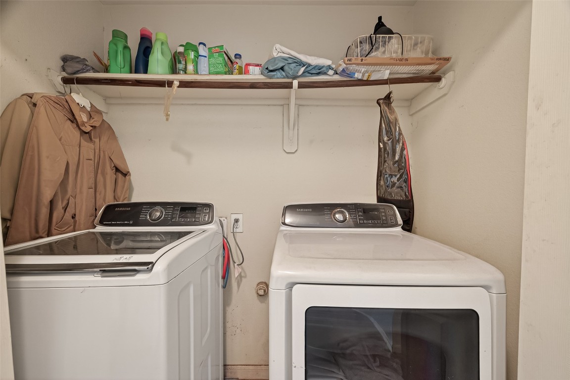 7100 Harlem Street Baytown, TX 77521 - Photo 18 of 30 a utility room with dryer and washer