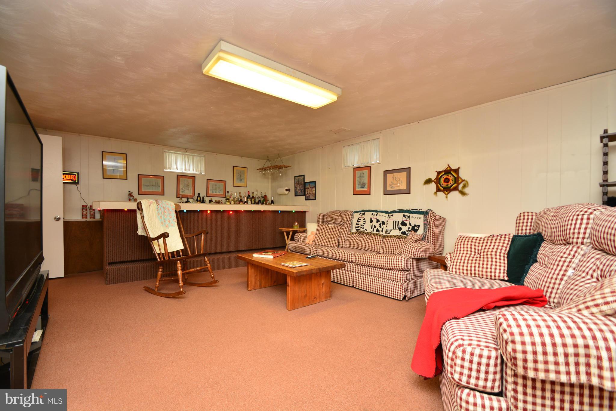 2311 Holyoke Road Baltimore, MD 21237 - Photo 11 of 30 Family Room