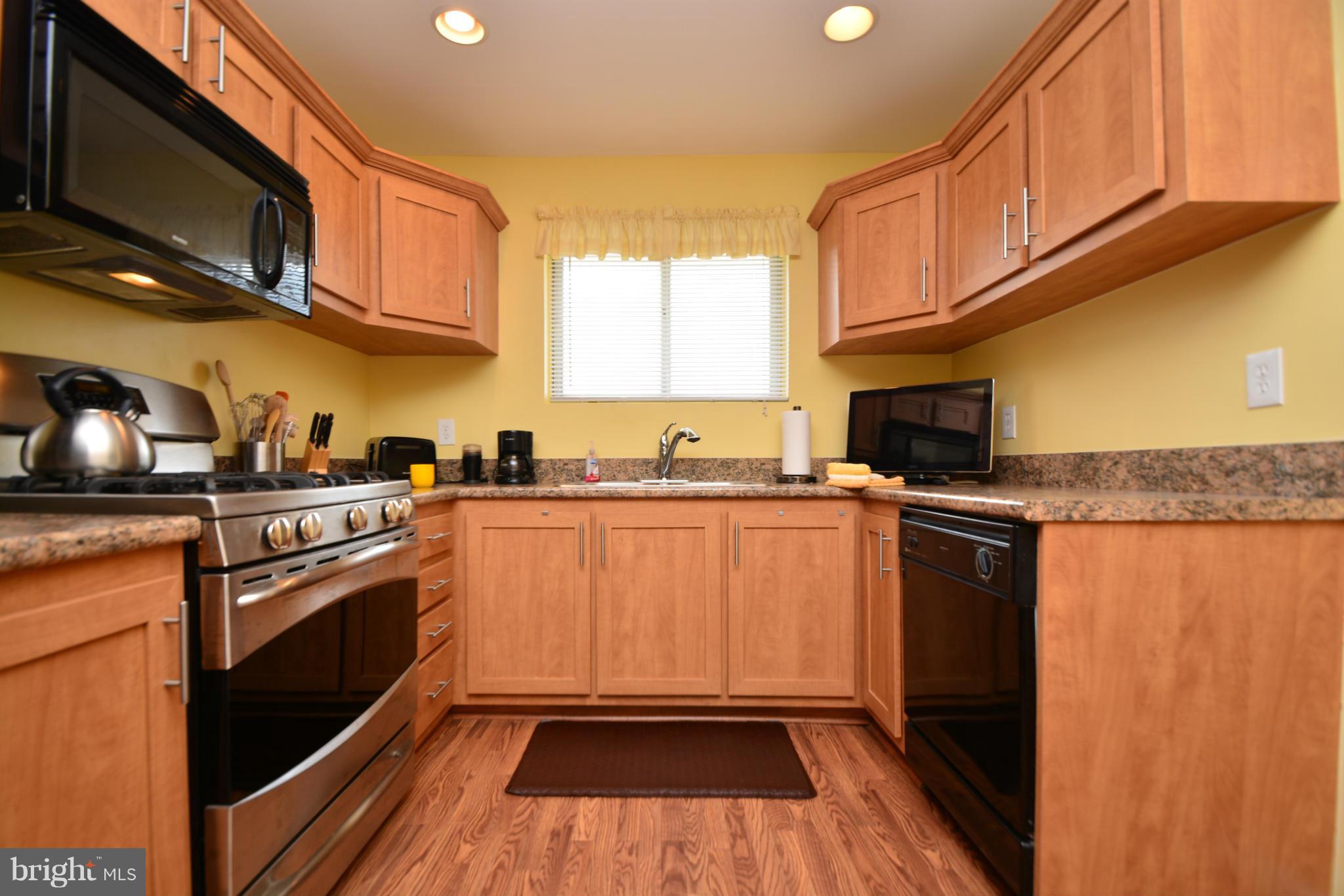2311 Holyoke Road Baltimore, MD 21237 - Photo 16 of 30 Kitchen
