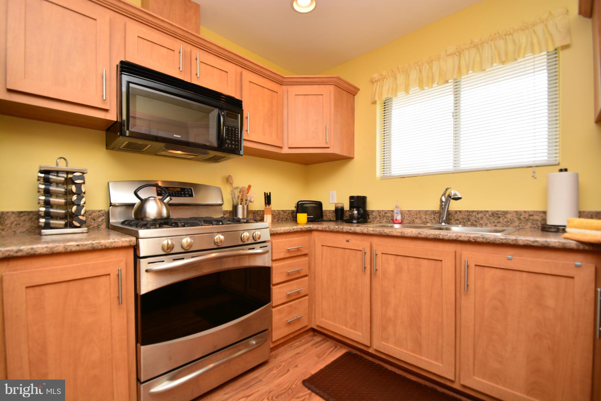 2311 Holyoke Road Baltimore, MD 21237 - Photo 17 of 30 Kitchen