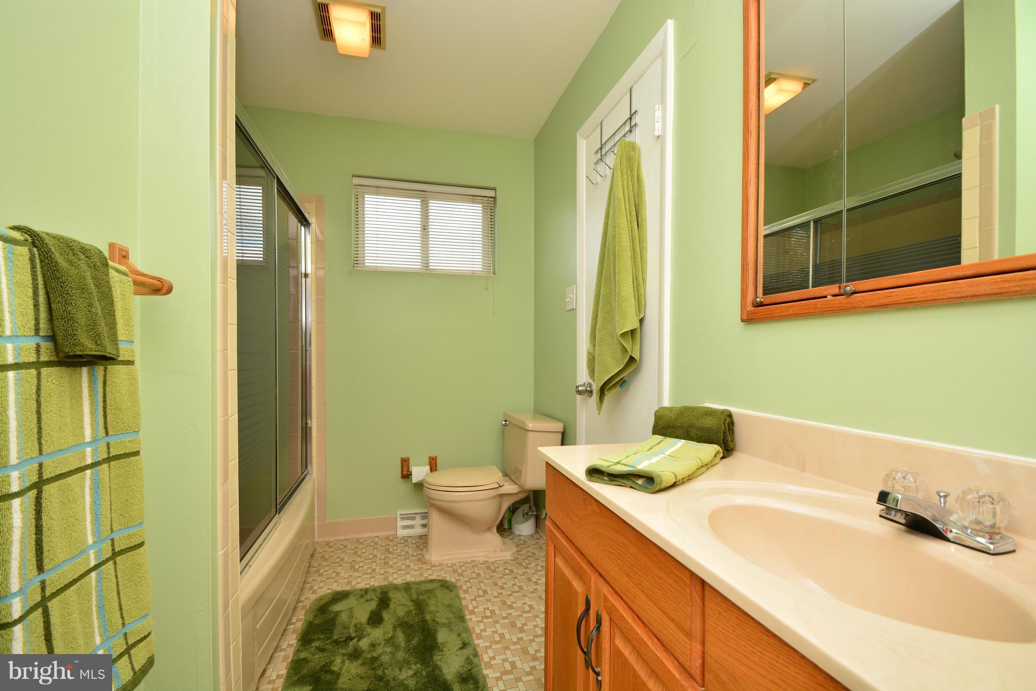 2311 Holyoke Road Baltimore, MD 21237 - Photo 27 of 30 Bath