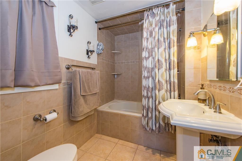 428 Stratford Road Union, NJ 07083 - Photo 20 of 25 Gallery Image 20
