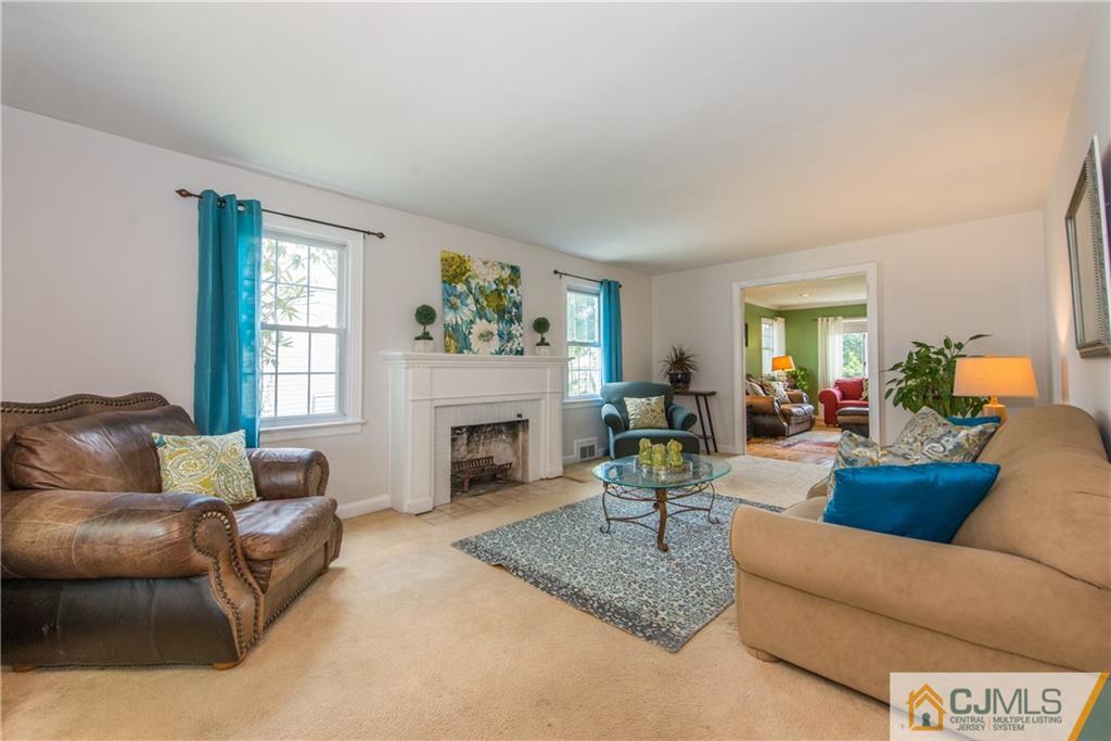 428 Stratford Road Union, NJ 07083 - Photo 3 of 25 Gallery Image 3