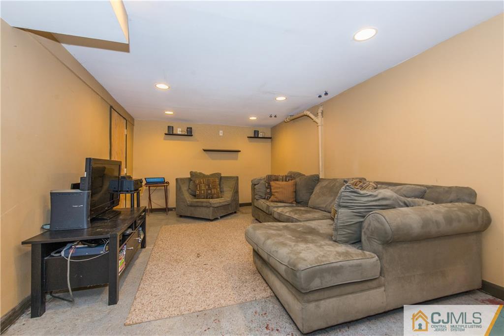 428 Stratford Road Union, NJ 07083 - Photo 23 of 25 Gallery Image 23