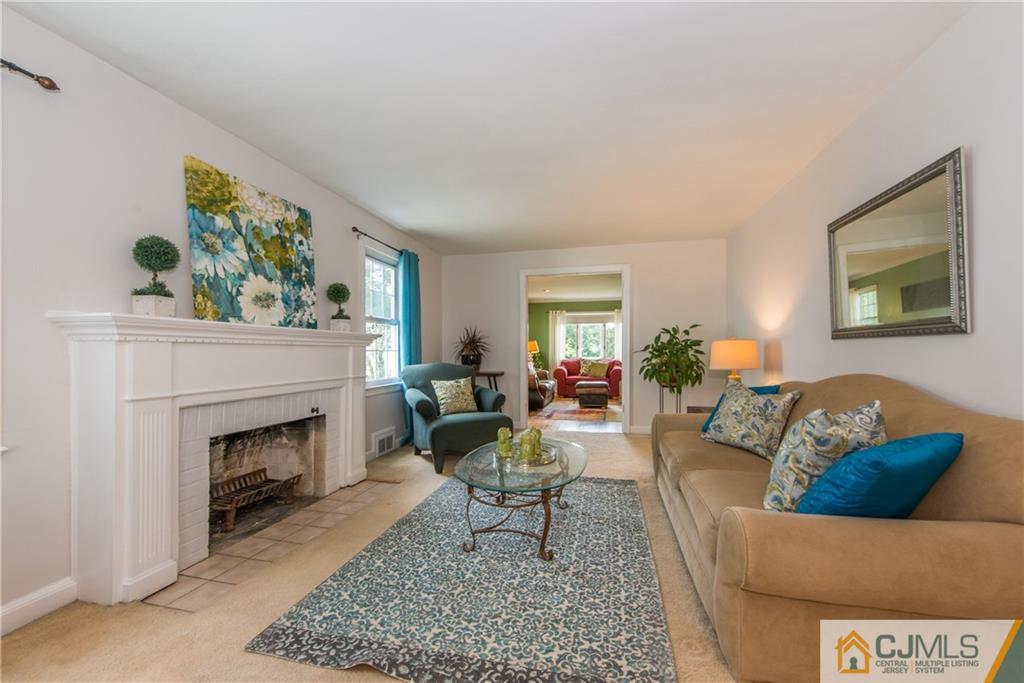 428 Stratford Road Union, NJ 07083 - Photo 4 of 25 Gallery Image 4