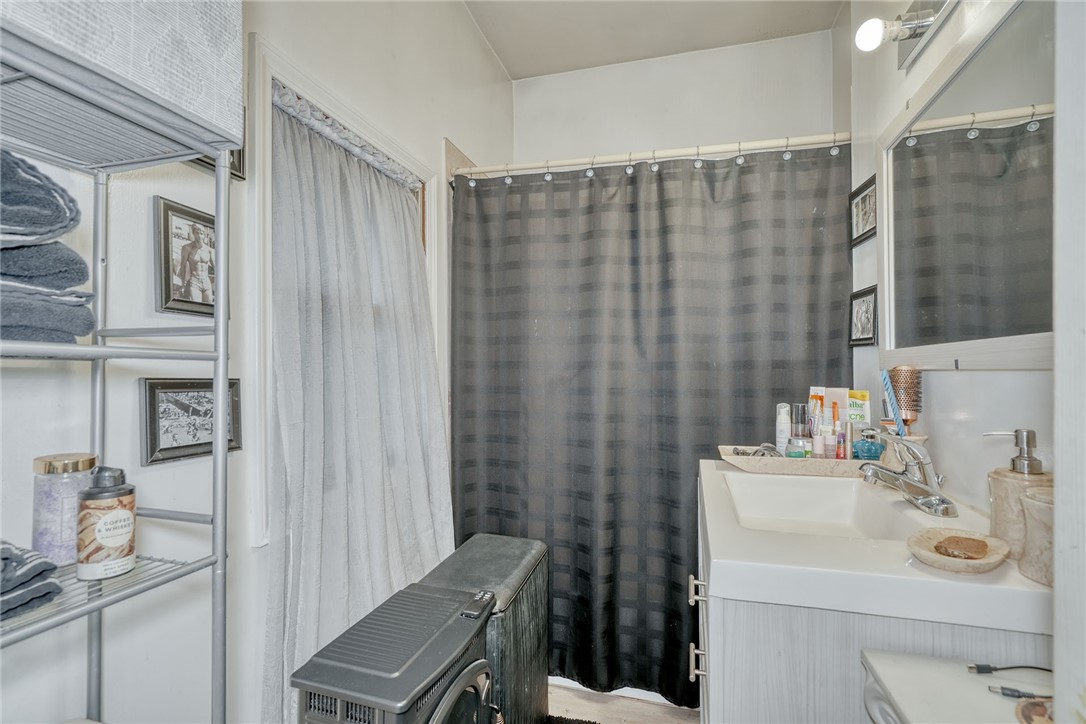 20 Boardman Street Rochester, NY 14607 - Photo 23 of 47 Unit 2 bathroom