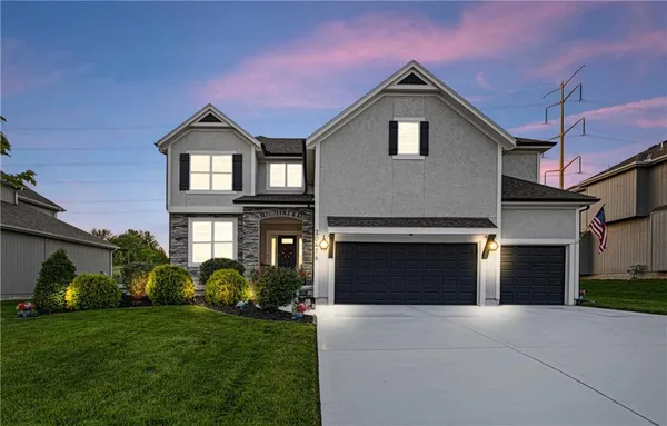$850,000 | 20476 West 107th Place, Olathe, KS 66061