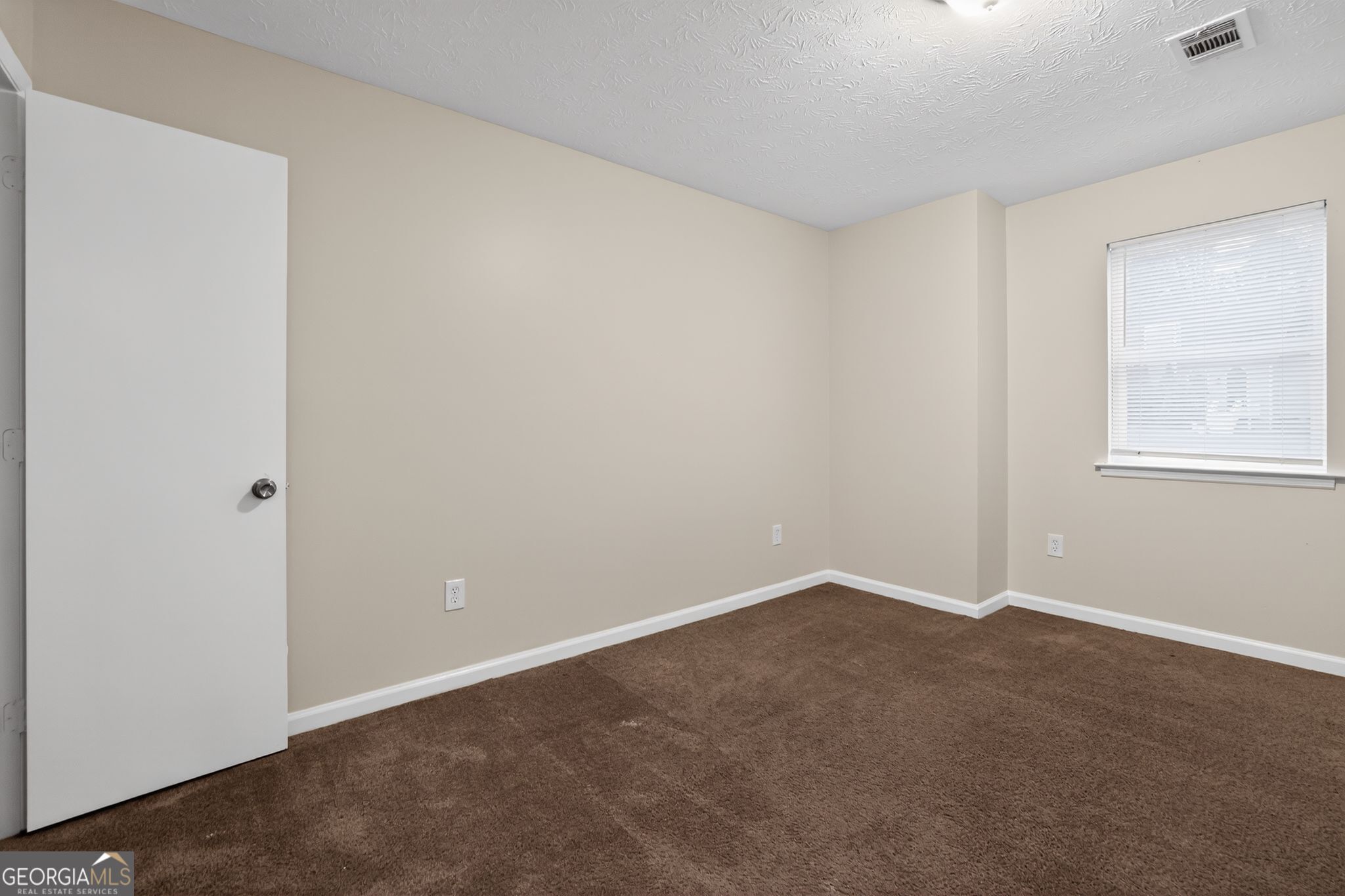 4586 High Gate Lane Lithonia, GA 30038 - Photo 17 of 33 an empty room with a window
