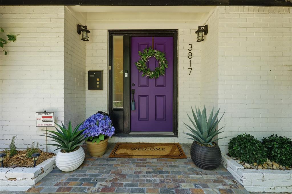 3817 Springbranch Drive Benbrook, TX 76116 - Photo 6 of 31 Welcome to 3817 Springbranch Dr!