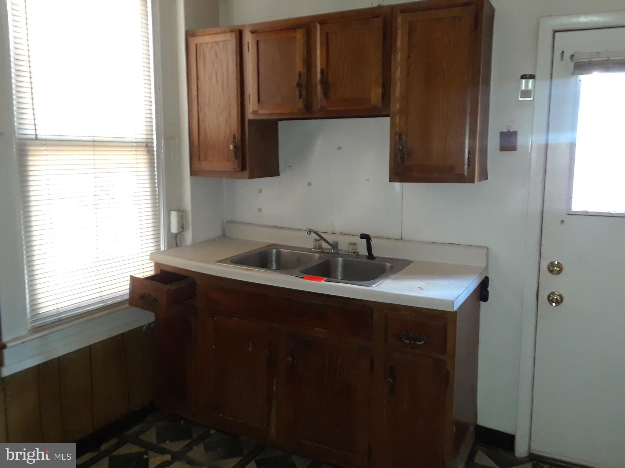 725 North Rosedale Street Baltimore, MD 21216 - Photo 5 of 12 Interior (General)