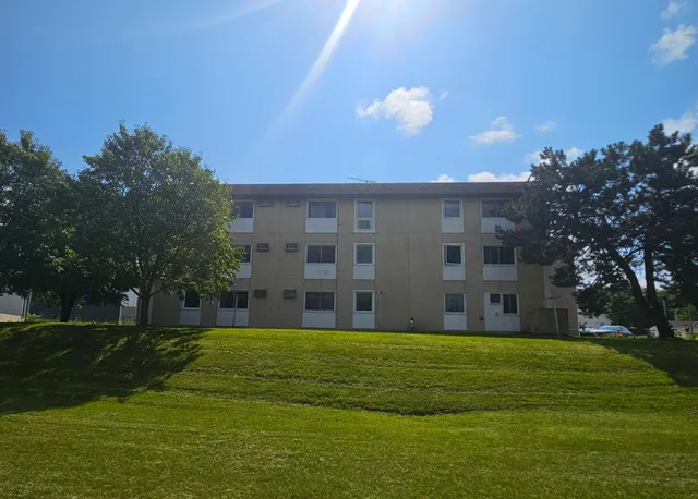 $665 | 409 South Hudson Avenue, Unit 111, Spring Valley, MN 55975