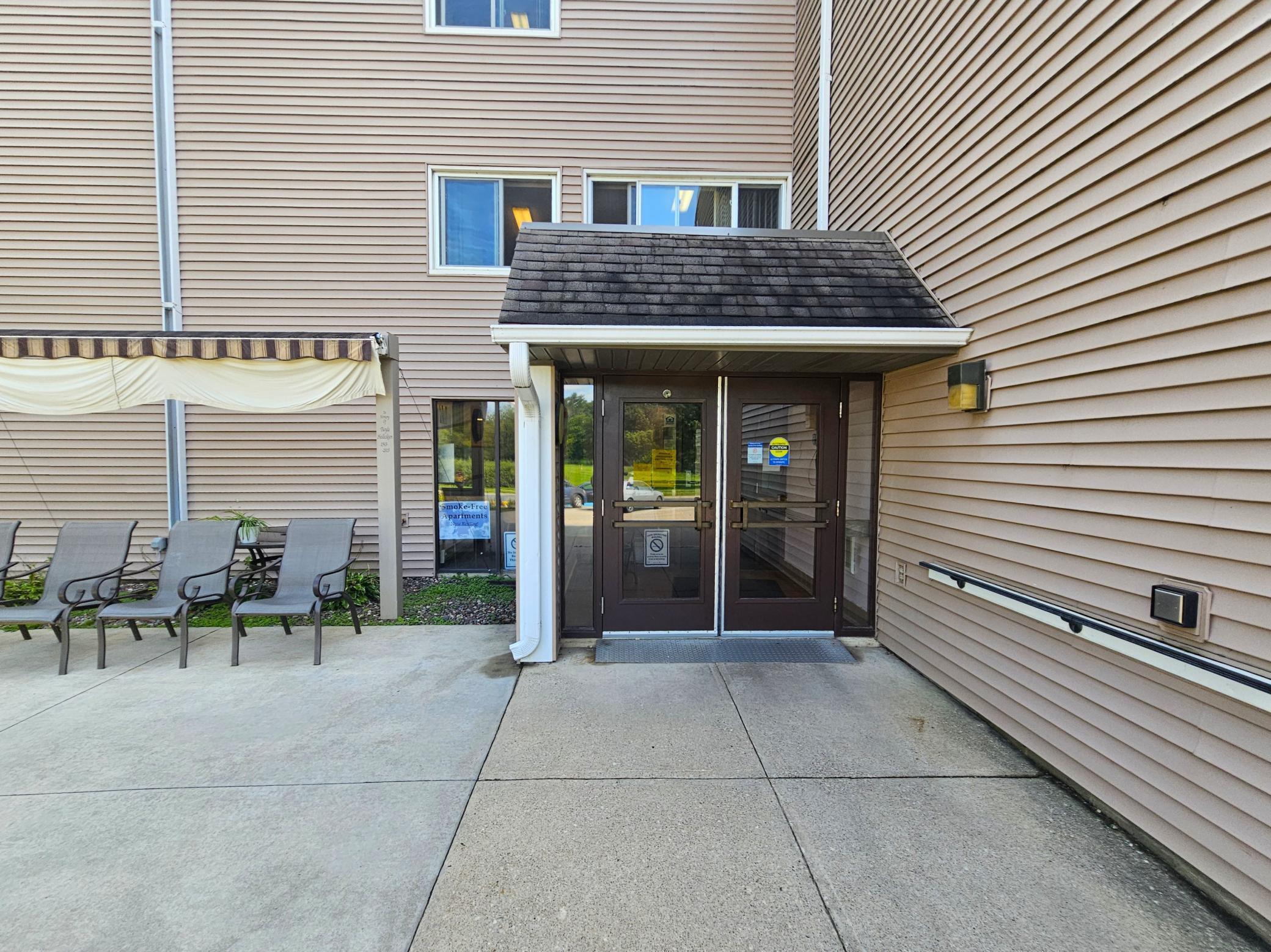 409 South Hudson Avenue, Unit 111 Spring Valley, MN 55975 - Photo 4 of 8