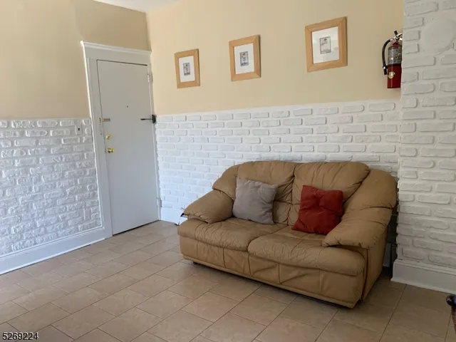 $1,800 | 17 Bowers Lane, Unit C, Chatham, NJ 07928