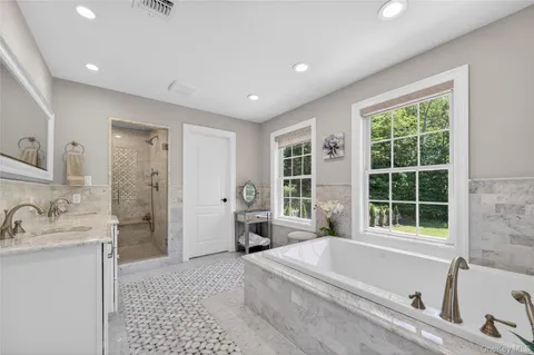 $3,150,000 | 261 Harbor Road, Cold Spring Harbor, NY 11724