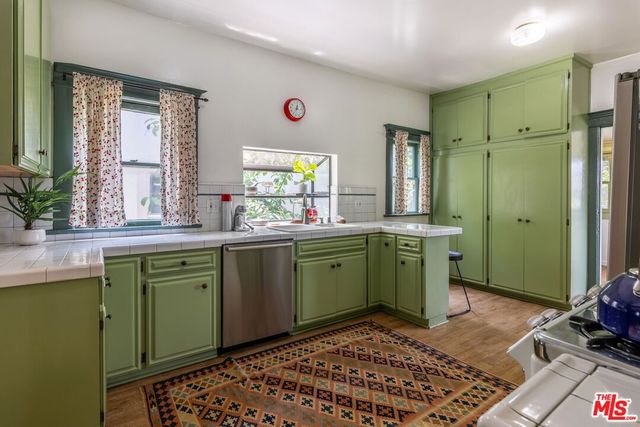 $1,525,000 | 4534 Russell Avenue, Los Angeles, CA 90027