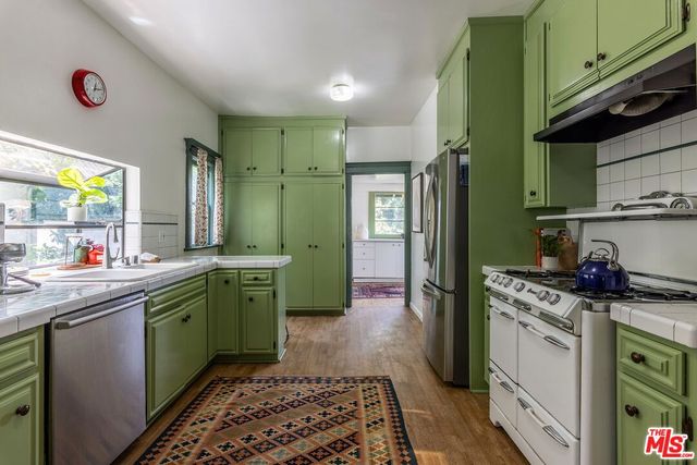 $1,525,000 | 4534 Russell Avenue, Los Angeles, CA 90027