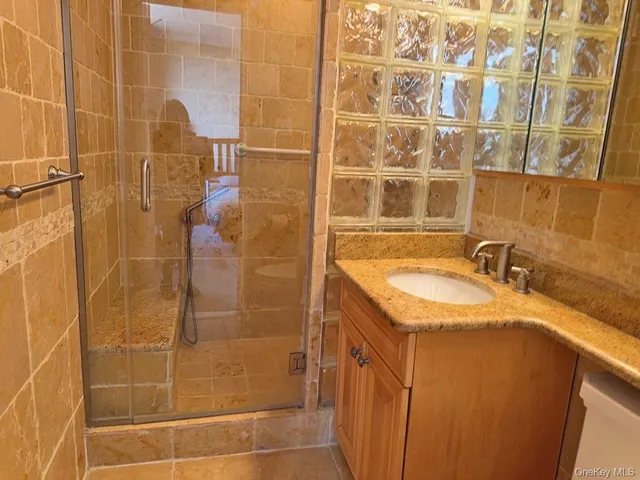 $449,000 | 269 Grand Central Parkway, Unit 19R | Glen Oaks