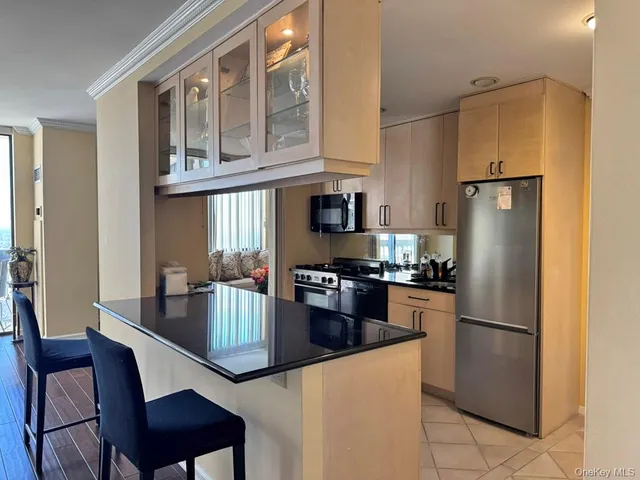 $449,000 | 269 Grand Central Parkway, Unit 19R | Glen Oaks