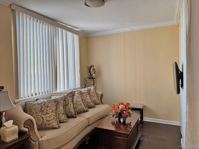 $449,000 | 269 Grand Central Parkway, Unit 19R | Glen Oaks