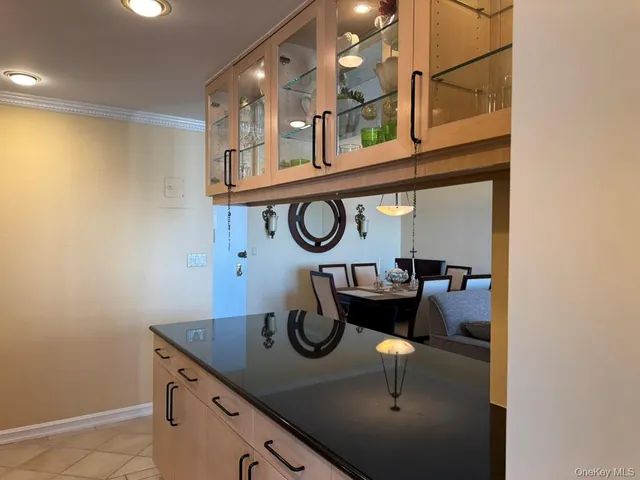 $449,000 | 269 Grand Central Parkway, Unit 19R | Glen Oaks