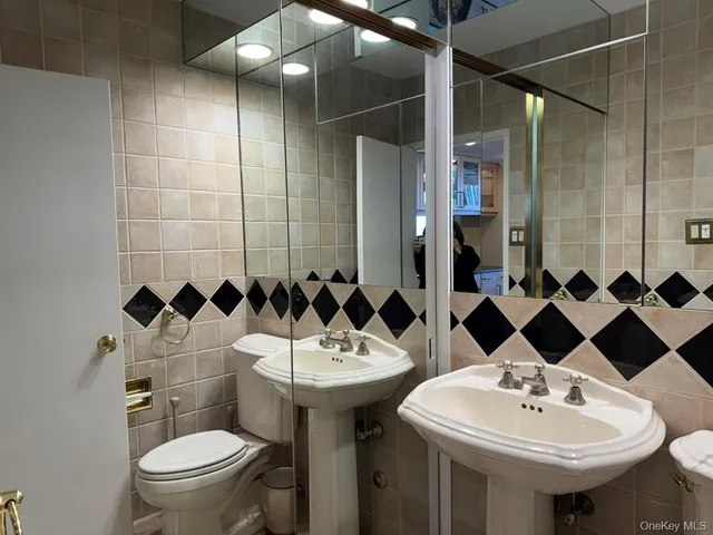 $449,000 | 269 Grand Central Parkway, Unit 19R | Glen Oaks