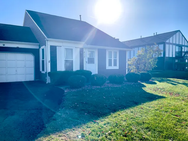 $2,600 | 817 74th Street, Downers Grove, IL 60516