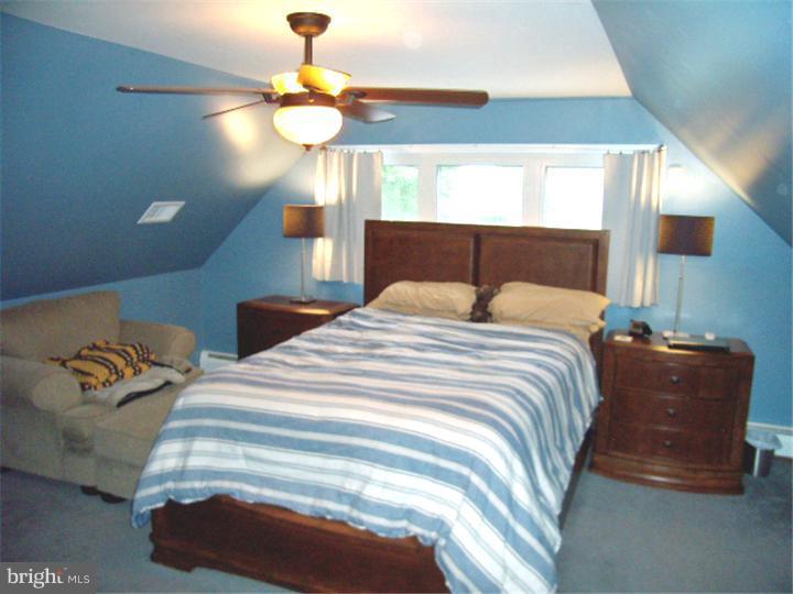 19 Quarry Road Levittown, PA 19057 - Photo 4 of 9 Gallery Image 4