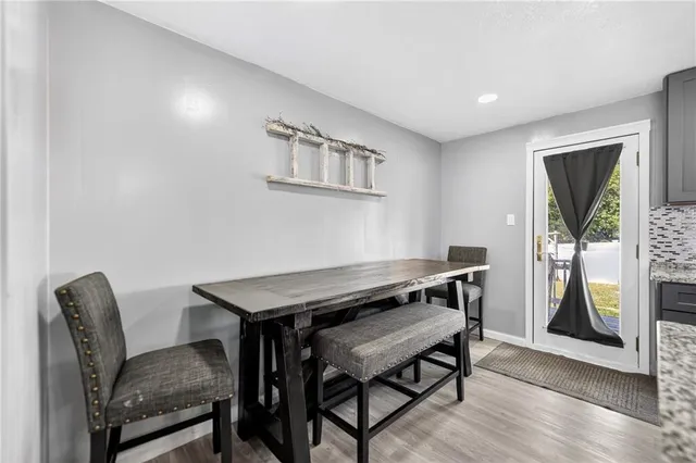 a view of a livingroom with furniture and a dining table
