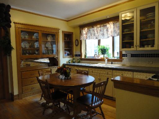 2529 Grove Avenue Berwyn, IL 60402 - Photo 5 of 16 a kitchen with a table chairs and window